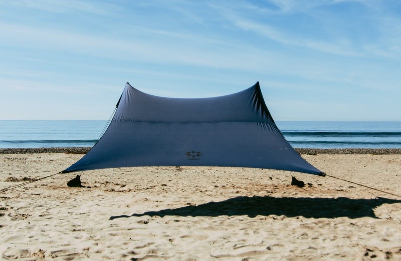 Neso Grande Beach Tent with Sand Anchors, Portable Sun Shelter (Navy)