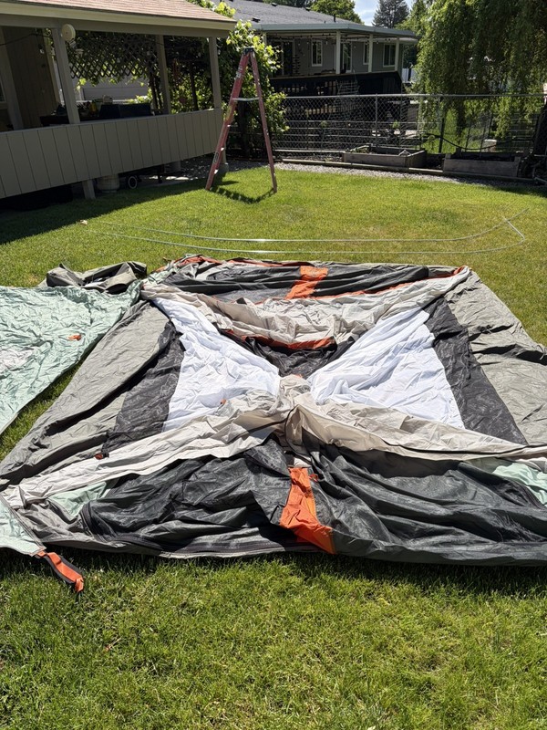 REI Hobitat 6 person 3 season camping tent Green