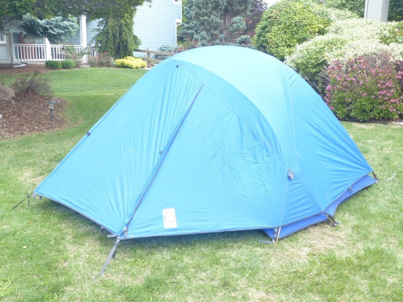 Sierra Designs Meteor Light CD 2-Person 3-Season Lightweight Camping Tent Blue